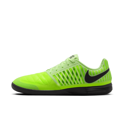 Scarpa da calcio a taglio basso per campi indoor cemento Nike Lunargato II. Nike IT